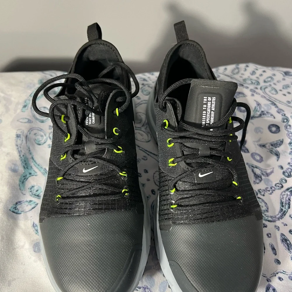 Women’s Nike Golf Shoes - Picture 3 of 5